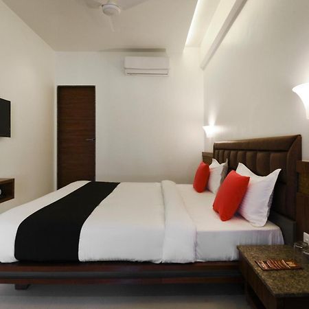Oyo Flagship Hotel Shreeyash Executive Mangvadi Екстер'єр фото