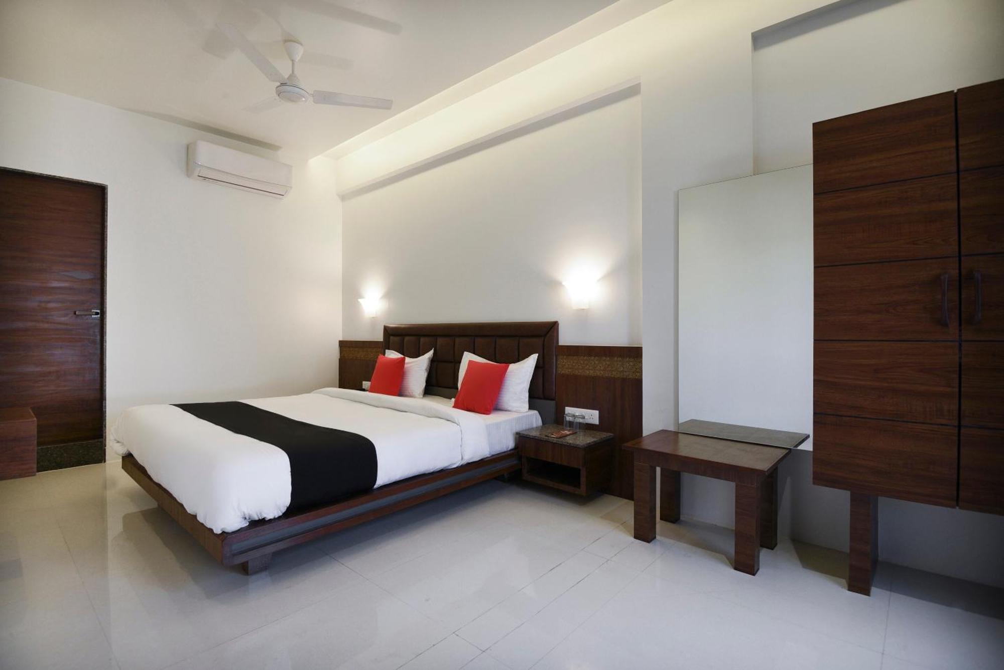 Oyo Flagship Hotel Shreeyash Executive Mangvadi Екстер'єр фото