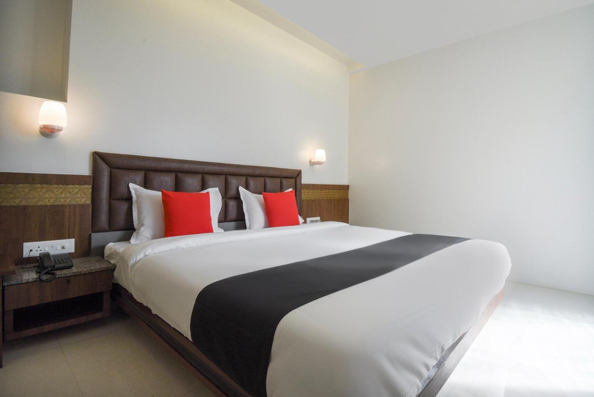 Oyo Flagship Hotel Shreeyash Executive Mangvadi Екстер'єр фото