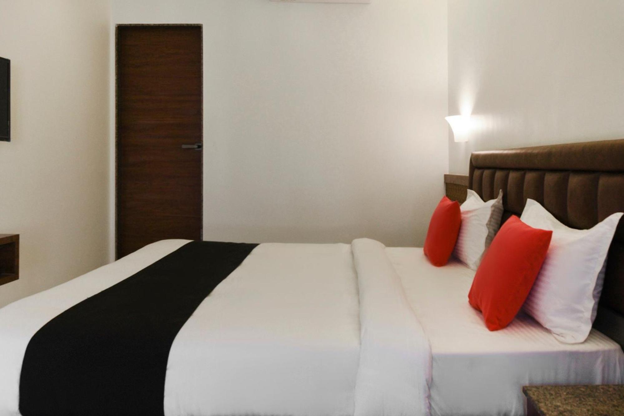 Oyo Flagship Hotel Shreeyash Executive Mangvadi Екстер'єр фото