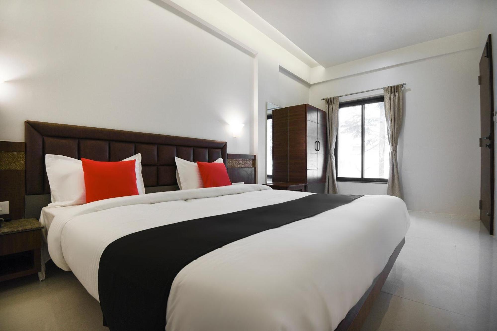 Oyo Flagship Hotel Shreeyash Executive Mangvadi Екстер'єр фото