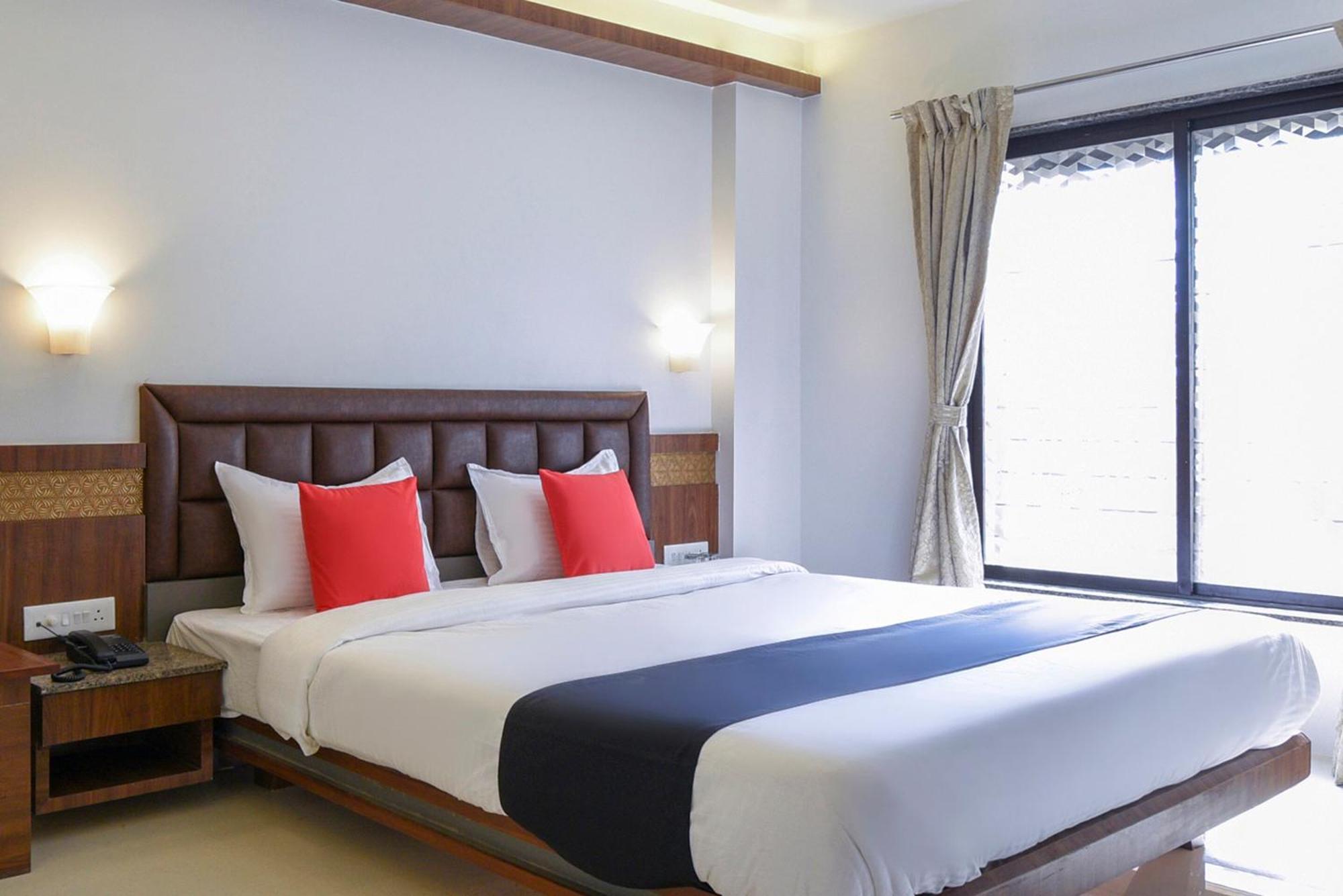 Oyo Flagship Hotel Shreeyash Executive Mangvadi Екстер'єр фото