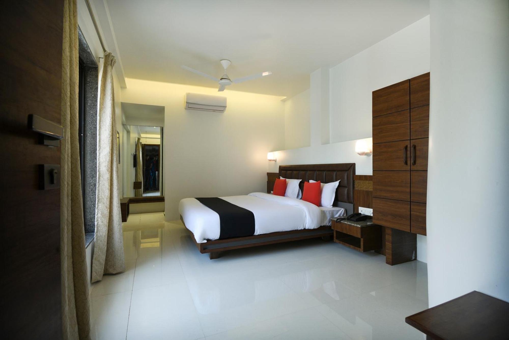 Oyo Flagship Hotel Shreeyash Executive Mangvadi Екстер'єр фото